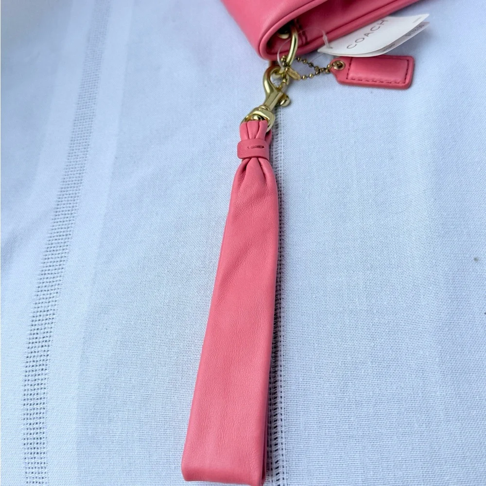 NWT Coach Punch Pink Leather Wristlet - Picture 14 of 15